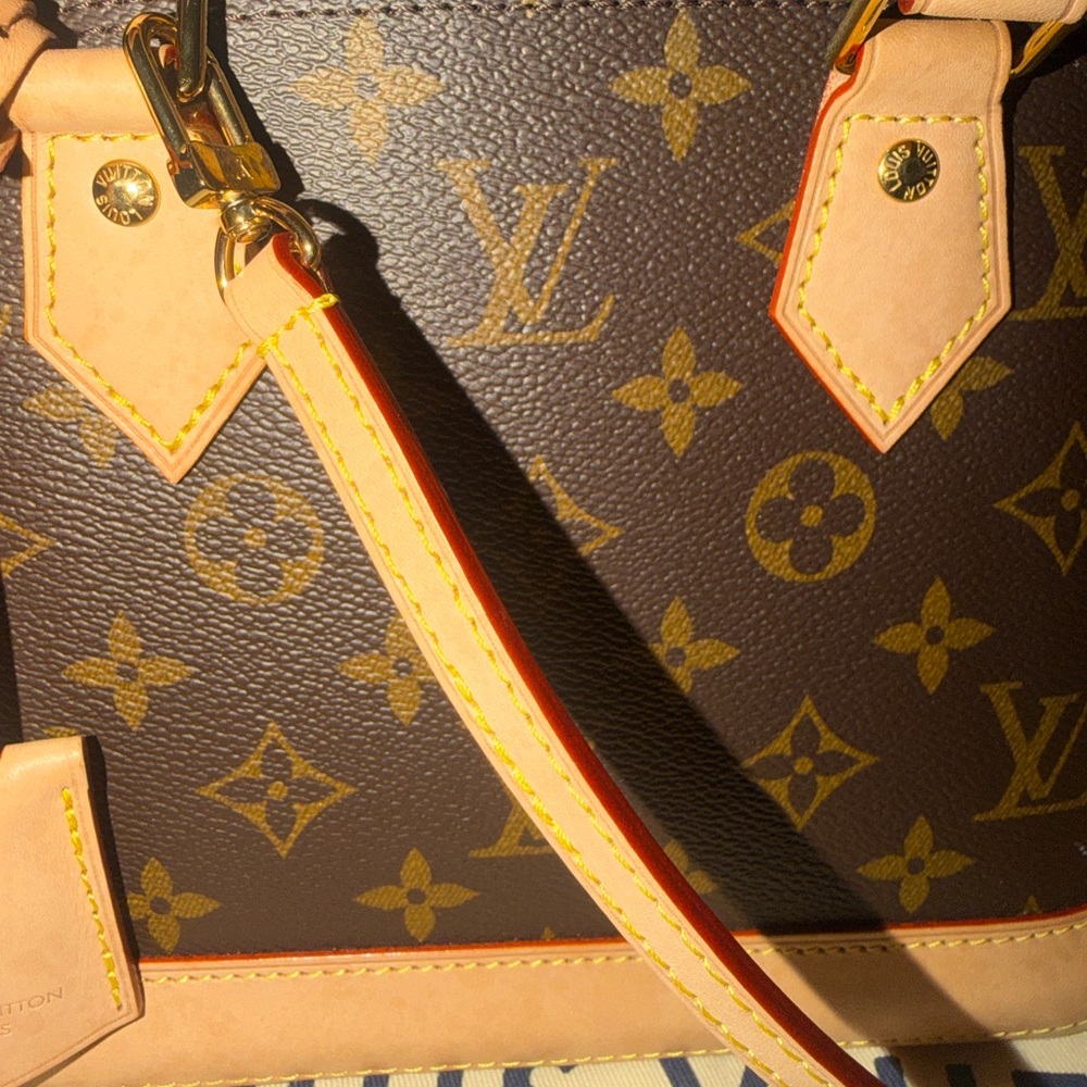 Louis Vuitton Alma BB in excellent condition w/ tags & receipt included!! - Picture 13 of 14